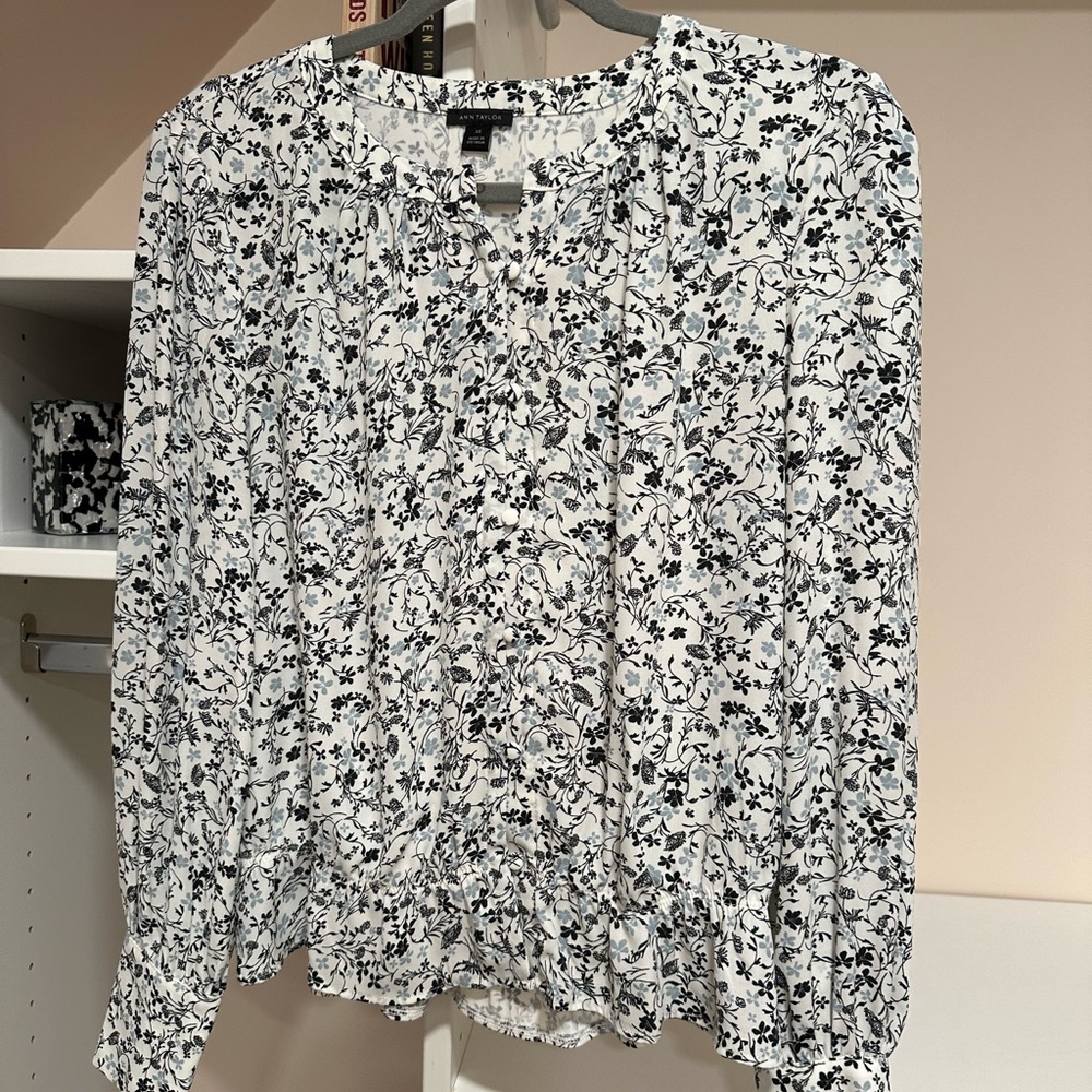Ann Taylor floral elastic waist blouse